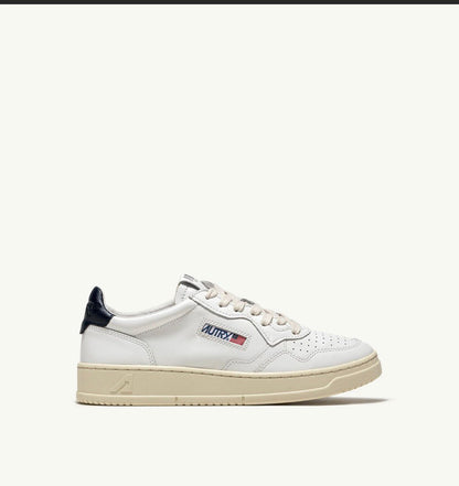 Autry Donna – Sneakers Medalist Low in pelle bianca e “Space” AULW-LL12