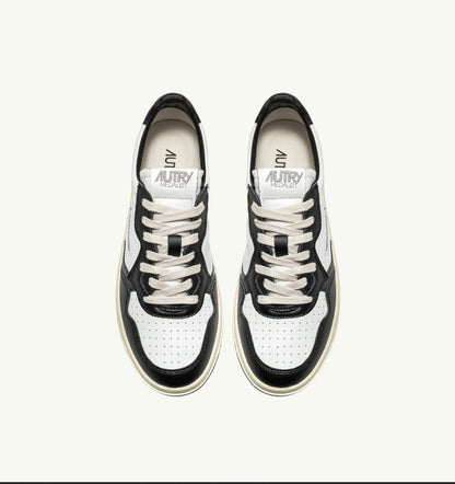 Autry Donna – Sneakers Medalist Low bicolor in pelle bianca e nera AULW-WB01